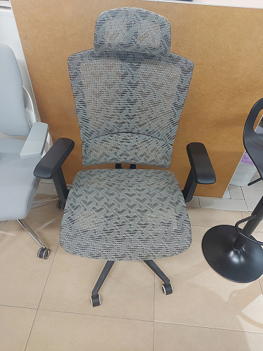 Компьютерное кресло Lanus gray / black из шоурума 1